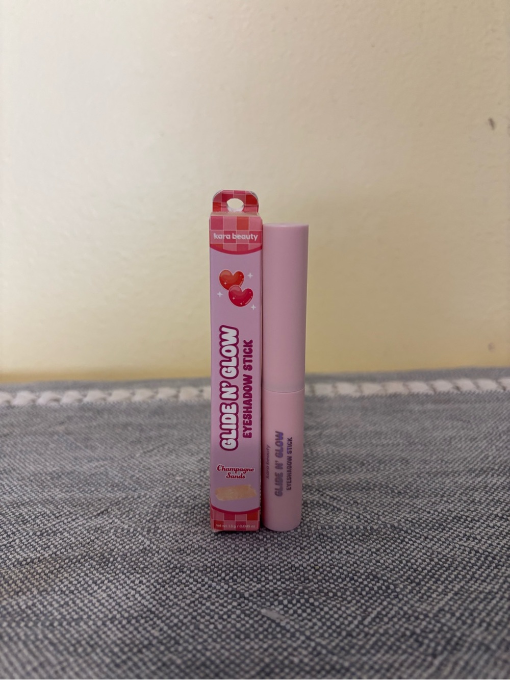 Glide N' Glow Eyeshadow Stick - Champagne Sands